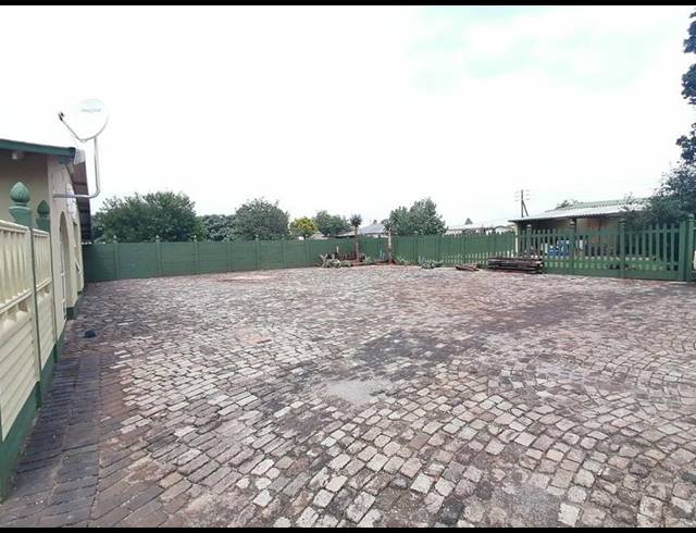 8 BEDROOM HOUSE FOR SALE IN DALESIDE